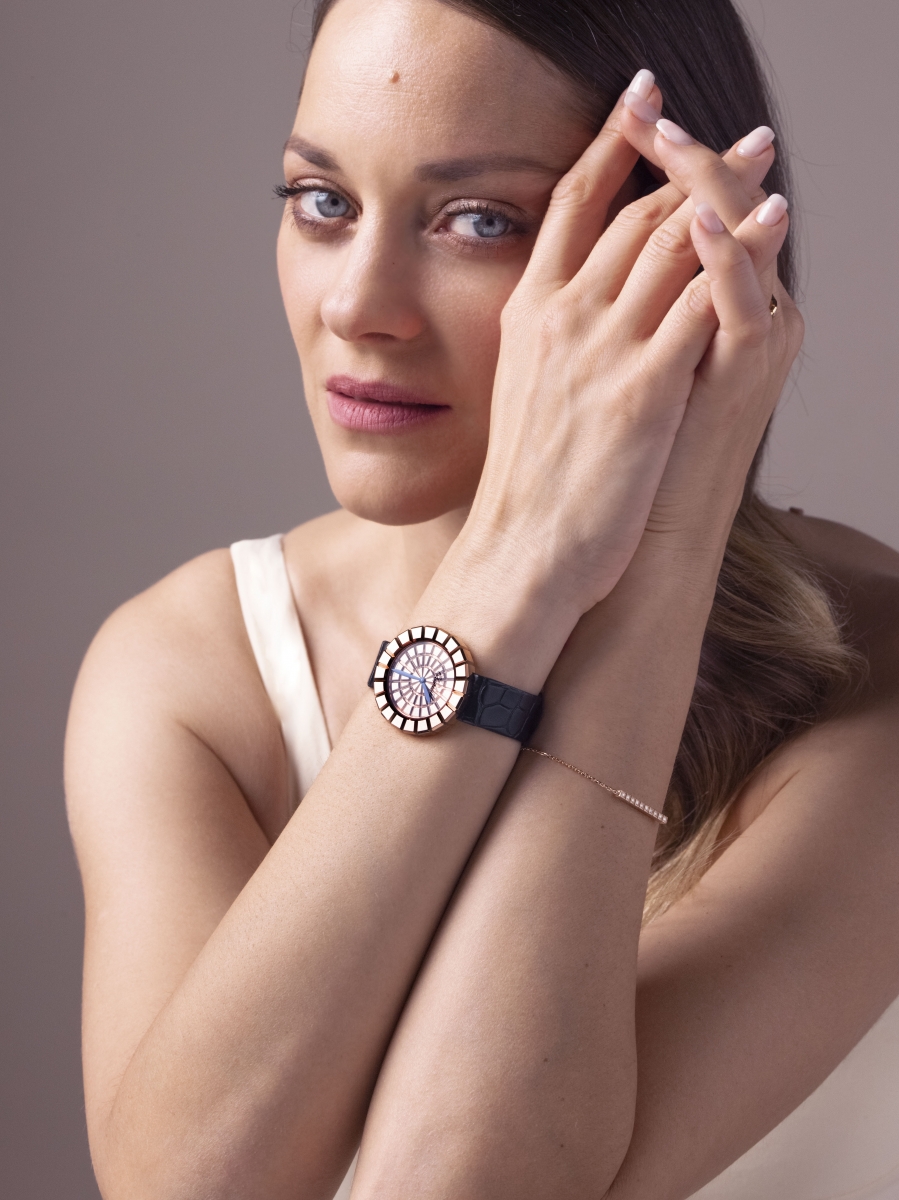 Marion Cotillard 以優雅氣質展現Chopard珠寶的貴氣！